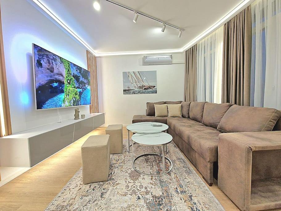 Luxury Apartment. 75 Inches Tv Varna Exterior photo