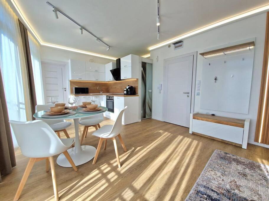 Luxury Apartment. 75 Inches Tv Varna Exterior photo