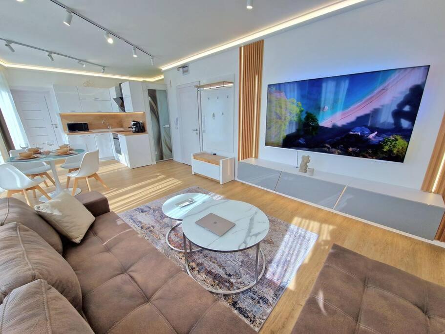 Luxury Apartment. 75 Inches Tv Varna Exterior photo