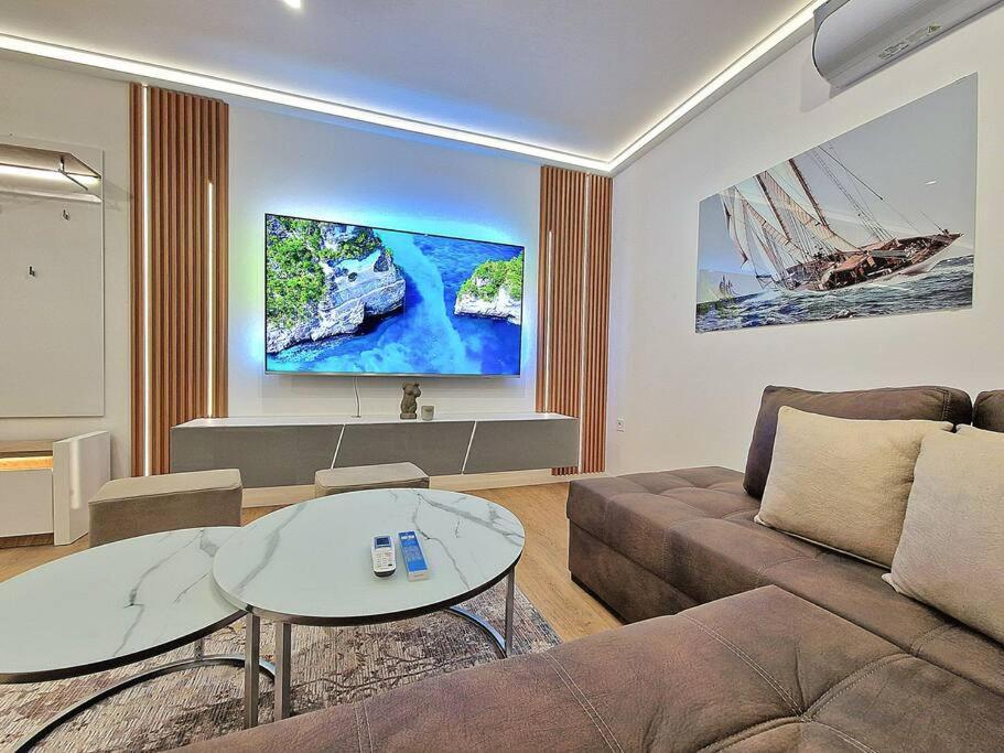 Luxury Apartment. 75 Inches Tv Varna Exterior photo