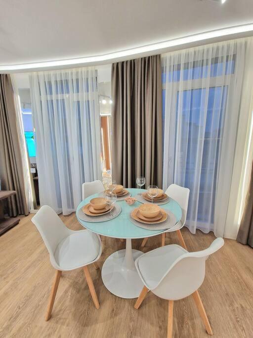 Luxury Apartment. 75 Inches Tv Varna Exterior photo