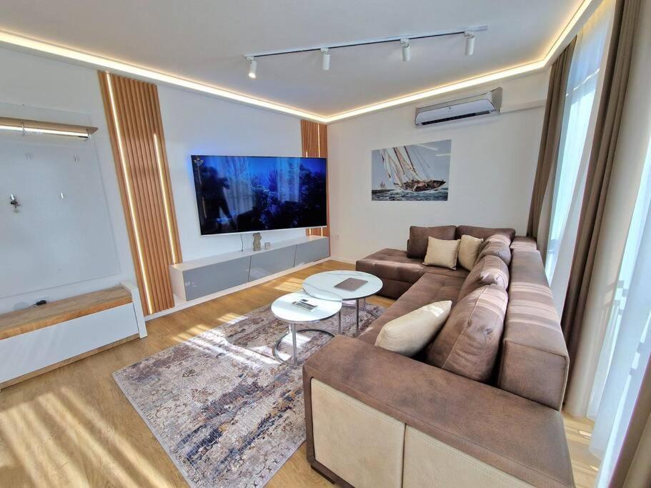 Luxury Apartment. 75 Inches Tv Varna Exterior photo
