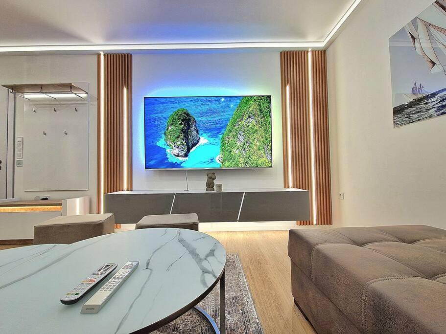 Luxury Apartment. 75 Inches Tv Varna Exterior photo