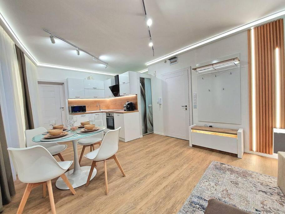 Luxury Apartment. 75 Inches Tv Varna Exterior photo